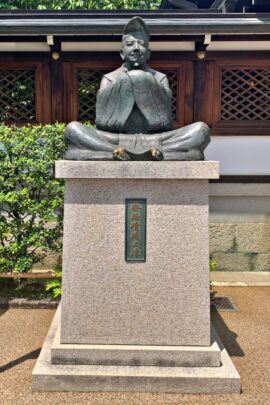 Abe no Seimei statue