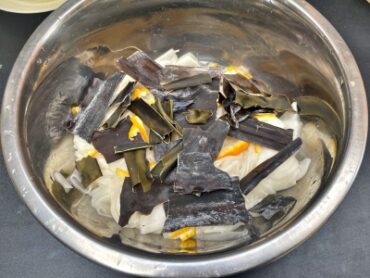 Mix yuzu peel and kelp